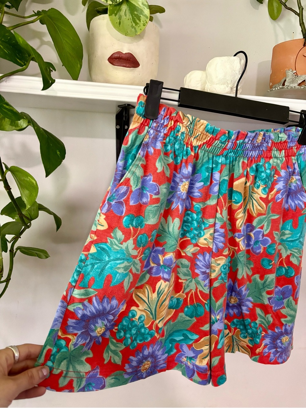 Vibrant Floral Elastic Waist Shorts - Red Multi